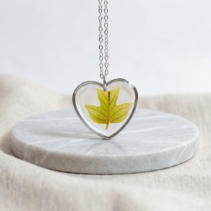 collar hojita de tulipero